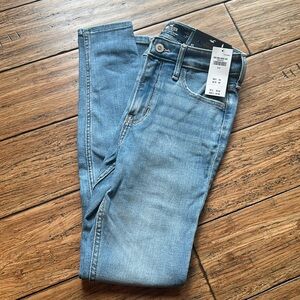 NWT Hollister High-Rise Skinny Jeans